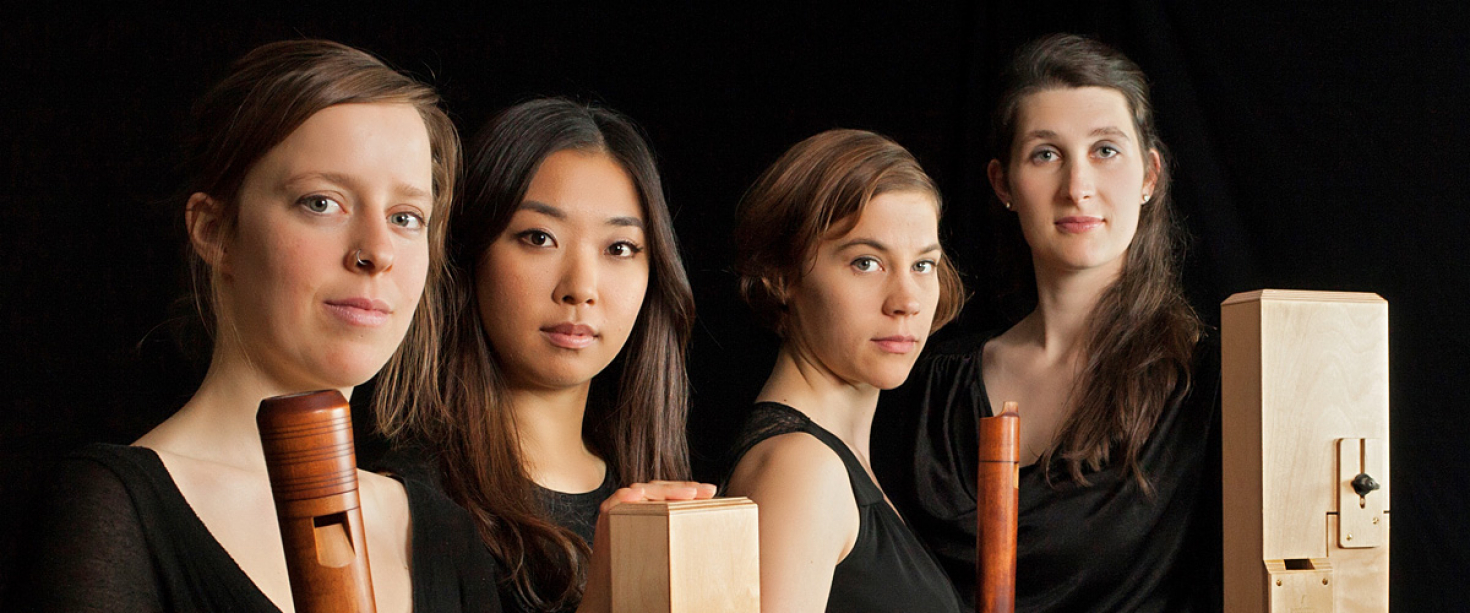 Künstlerformation mit Flöten