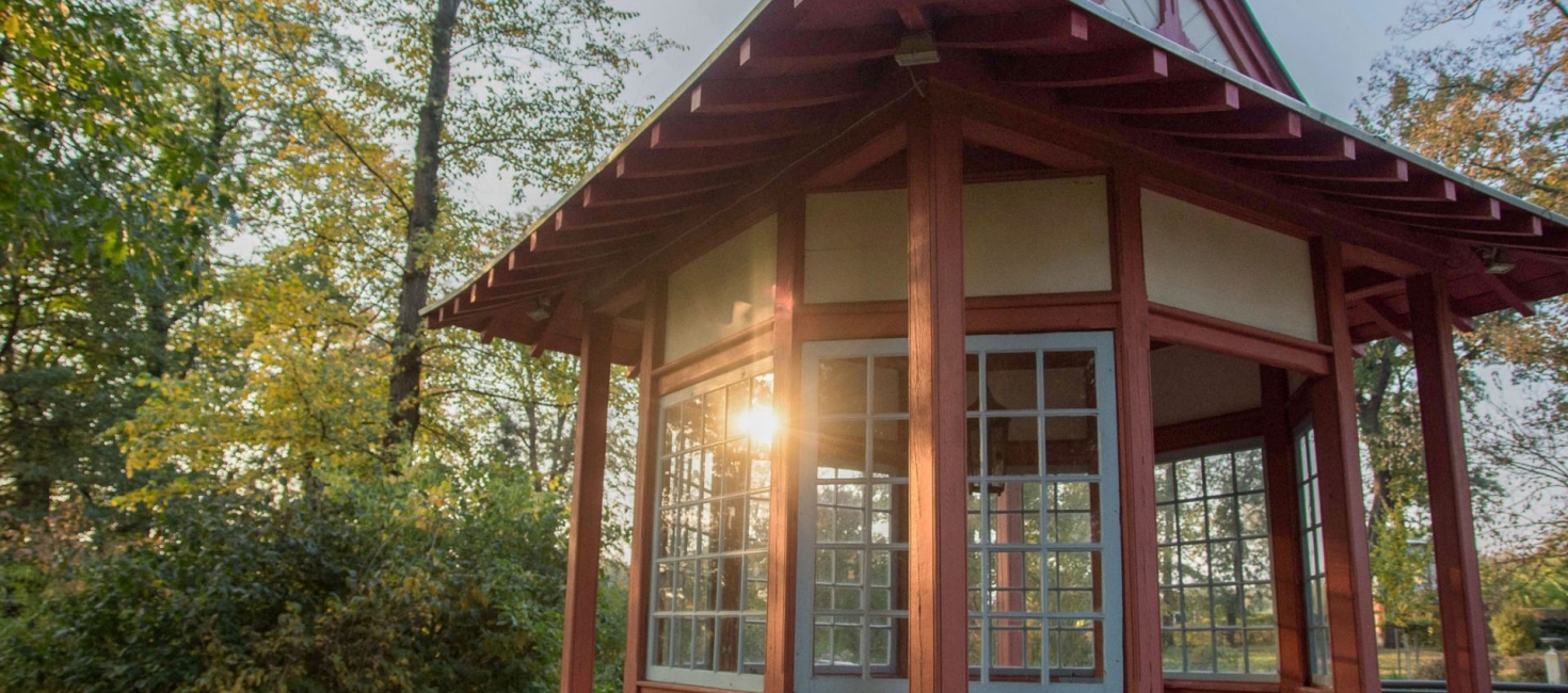 Teehaus im Garten der Villa Teresa